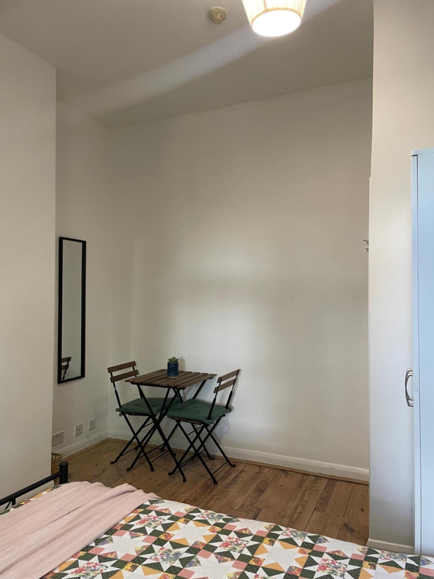 Contemporary Private Near Central Homestay